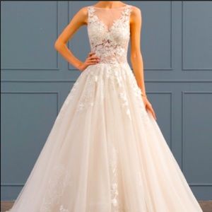 Beautiful Wedding dress!!